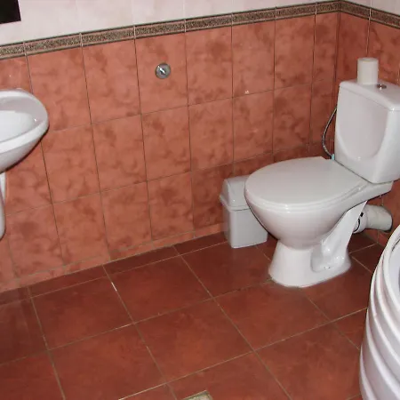 Lumshory Hotel *